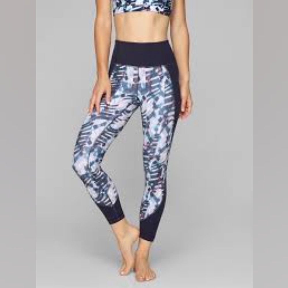 Athleta Distortion Salutation 7/8 Legging Tight Size‎ Small Navy Pattern Active